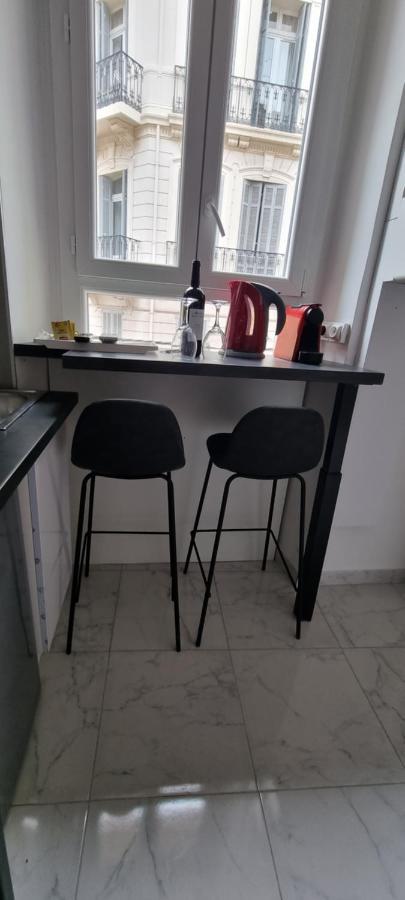 4 Dans Le Meme Immeuble Apartamento *