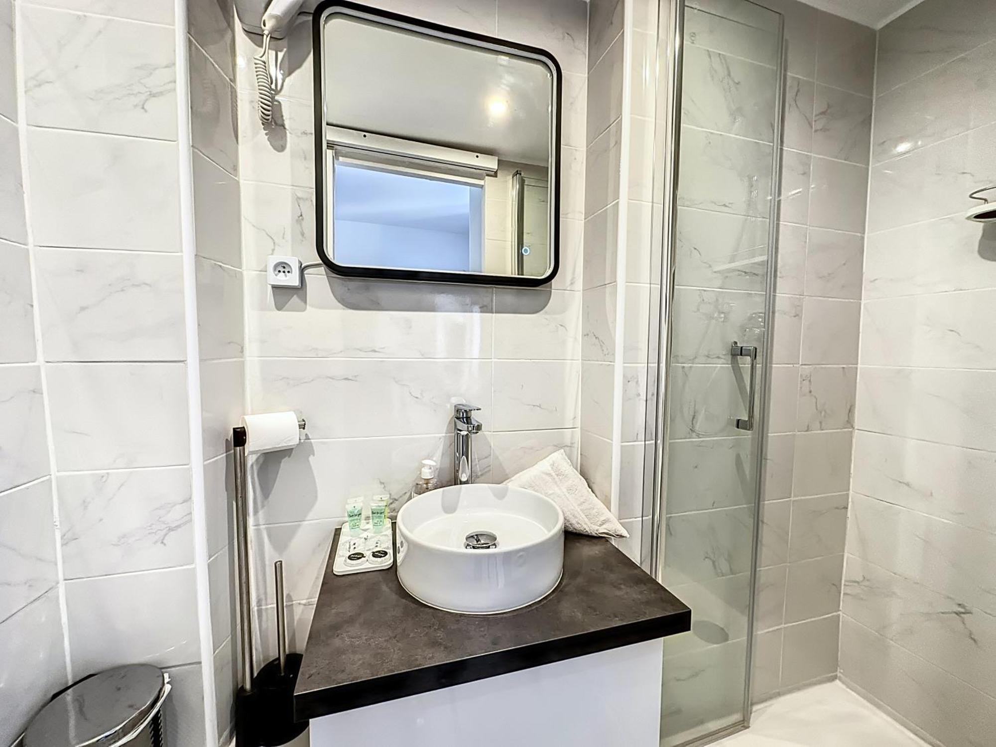 4 Dans Le Meme Immeuble Apartamento