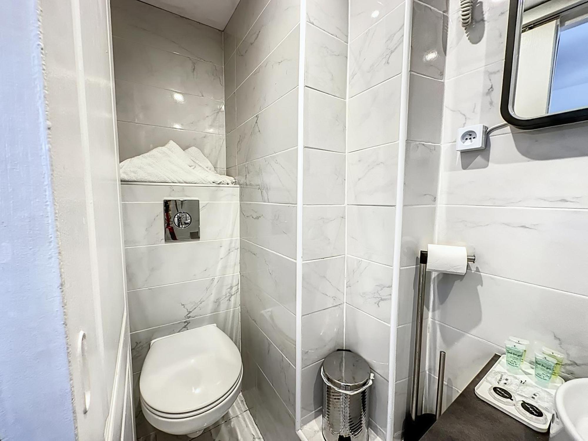 4 Dans Le Meme Immeuble Apartamento *