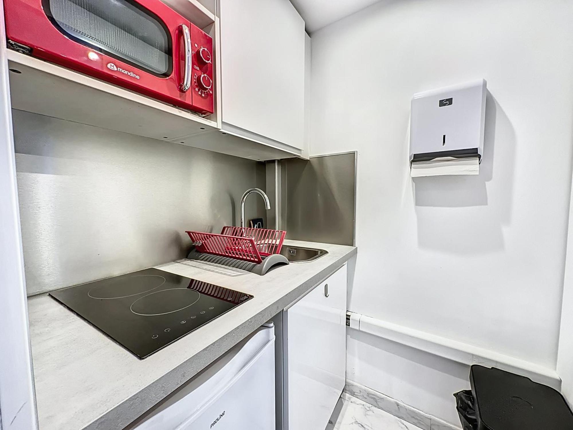 4 Dans Le Meme Immeuble Cannes