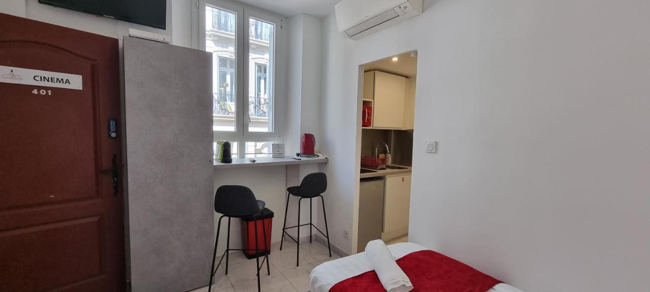 4 Dans Le Meme Immeuble Cannes